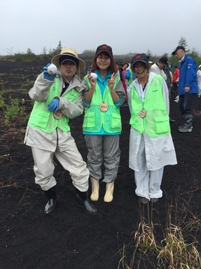  ※とても行動派な仲山さん。 
会社のイベントにも積極的に関わっていきます。  
 
 
 Ｑ3.社内で仲が良い人は誰ですか？  
 
同期入社の2名はとても仲が良いです。 
あとは榊原（均）さんですね。 
テンションの高さが似ているので、 
入社当初からよく兄弟みたいと言われます笑（＾＾）