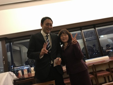  
	サプライズ「社長賞」・・・髙木さん 
	 
	選考基準・・・豊安スピリッツ・・ピカ一 
	 
	＜洋子社長から、一押しの決め手をご紹介＞ 
	​髙木さんは、「豊安の森ふるさとづくり」において 
	今年、現場が多忙の中、業務調整と仲間の応援を受け 
	​参加してくれました。 
 
	これからも、ボランティア精神を忘れず、後輩の模範と 
	なって下さいね。 
	 
	 
	&nbsp; 
