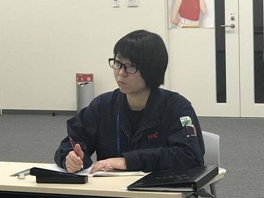  
	2018年4月入社・・・沖縄から県外就職した18才、頑張り屋さんです。 
	​　　　　　　　　　　ホームシックで泣いた事も・・・ 
 
	 
	感想は・・・第1回目の理念塾に参加し、会社の理念について 
	​学ぶことができました。また、理念や創業精神について学び 
	​「70年間お客様第一」に考えてきた事を知りました。 
 
	様々な事を学ぶよう、日々努力していきます。 
